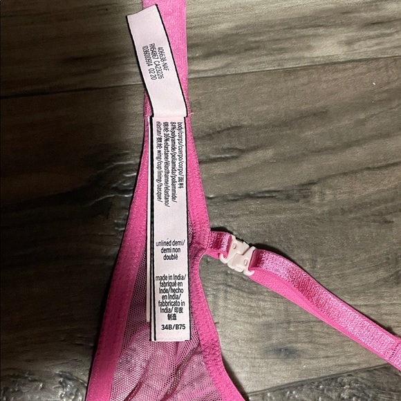 Victoria’s Secret Lace Bra - Picture 3 of 3